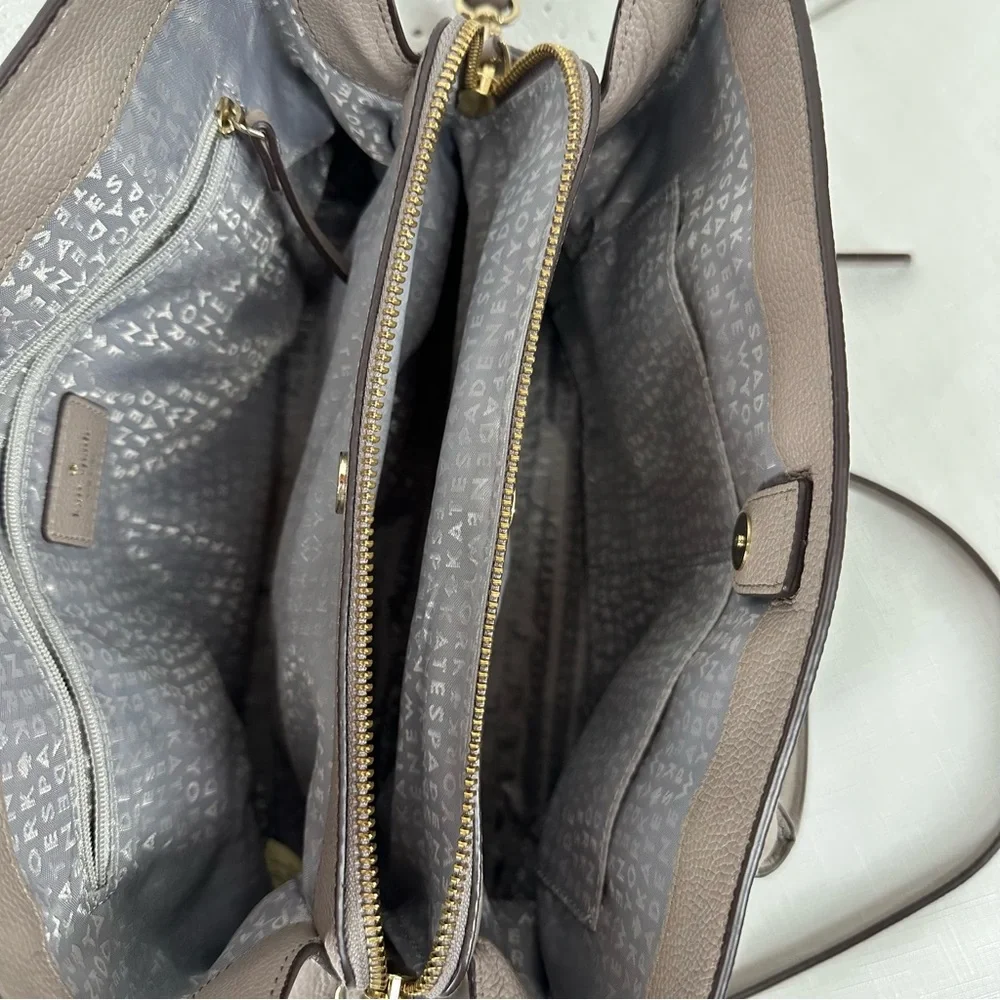 Kate Spade Taupe Larchmont Avenue Pebbled Leather Satchel Crossbody Bag Purse - Picture 11 of 16